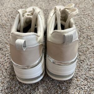 Sketchers Cream Sneakers